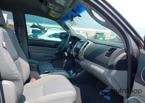 2014 Toyota Tacoma Base V6 z USA, uszkodzony, nr VIN 3TMLU4EN6EM163642